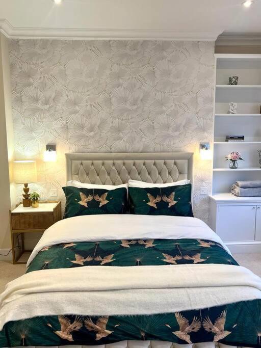 Апартаменты Flat In The Heart Of Holland Park Лондон Экстерьер фото